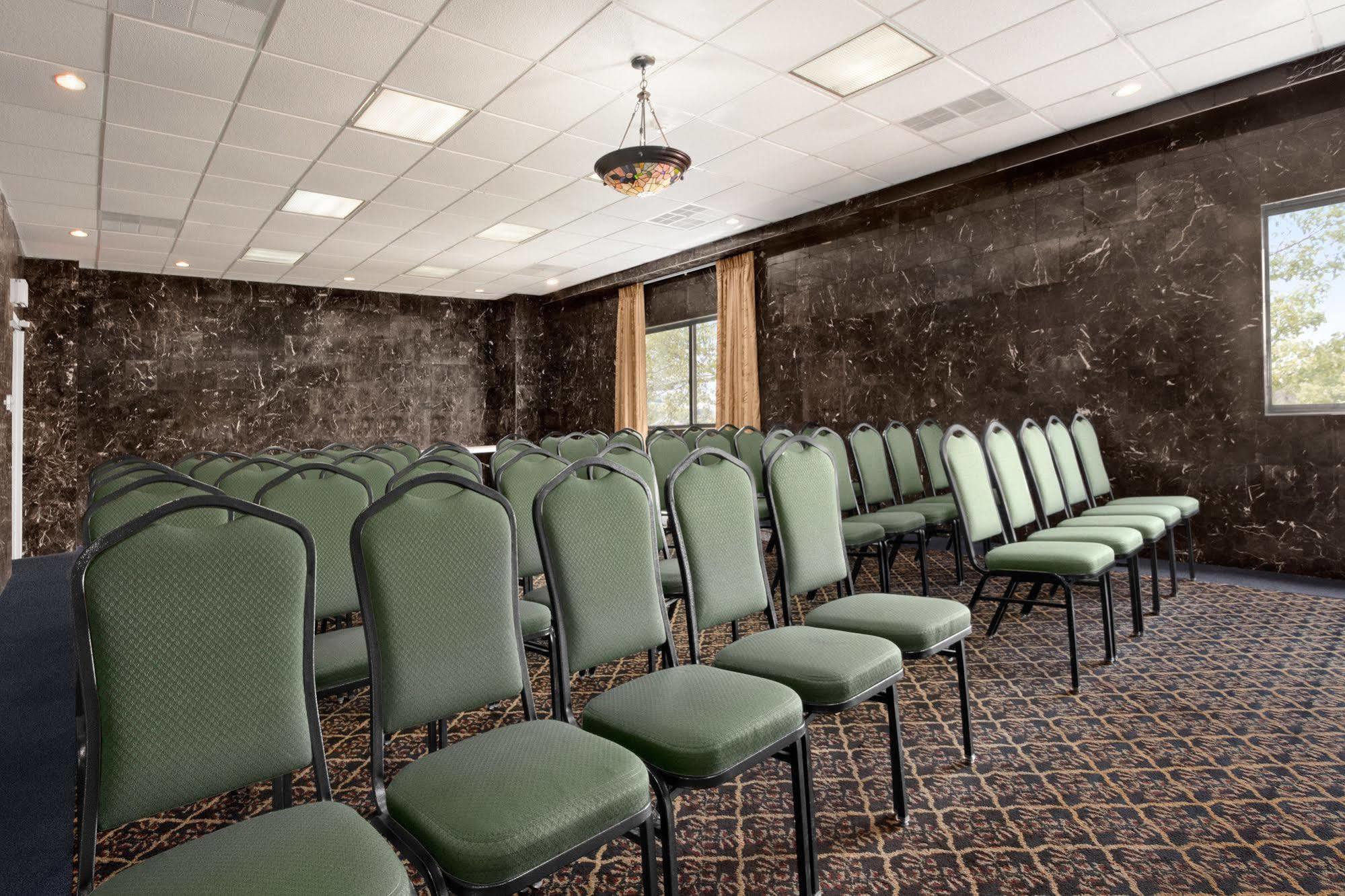 Oh St Joseph Resort Hotel بليسانتفيل المرافق الصورة